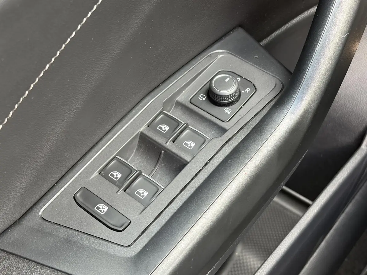 T-Roc 1.5 TSI R-Line Business+ | 3x R Line | Virtual | Pano | Camera | Keyless |