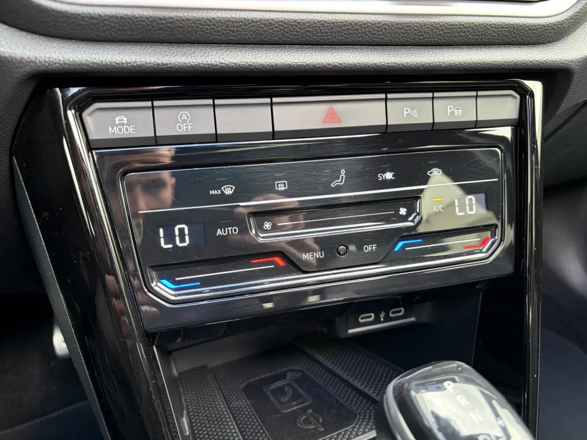 T-Roc 1.5 TSI R-Line Business+ | 3x R Line | Virtual | Pano | Camera | Keyless |