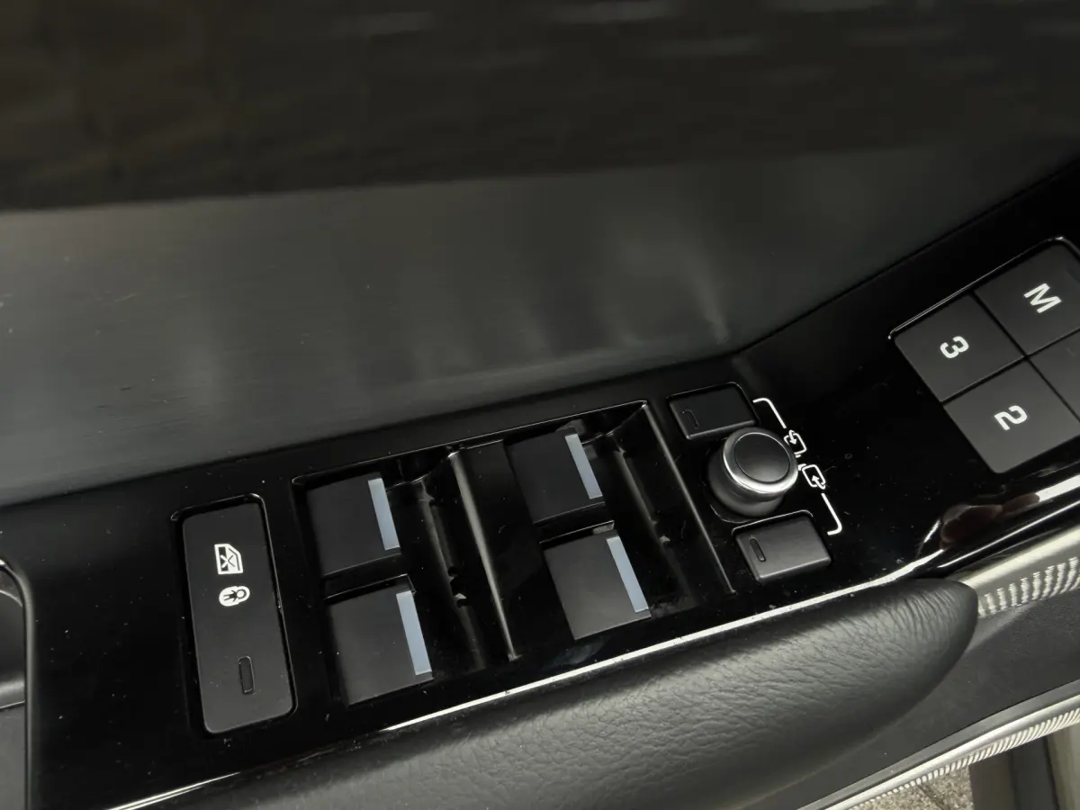Range Rover Velar 2.0 P300 Turbo AWD R-Dynamic HSE I Aut. I Pano.dak I Leder I Camera I Carplay I ACC I HUD
