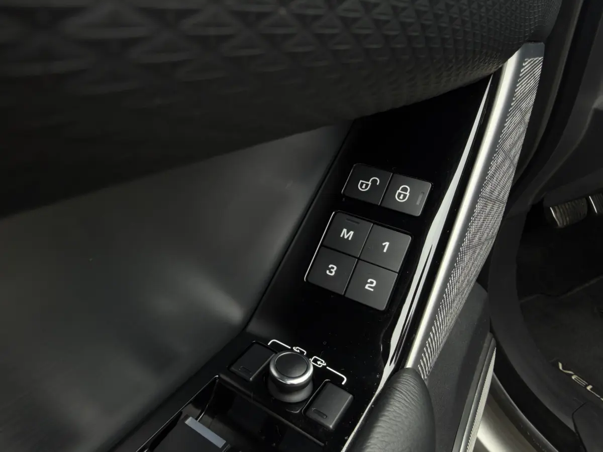 Range Rover Velar 2.0 P300 Turbo AWD R-Dynamic HSE I Aut. I Pano.dak I Leder I Camera I Carplay I ACC I HUD