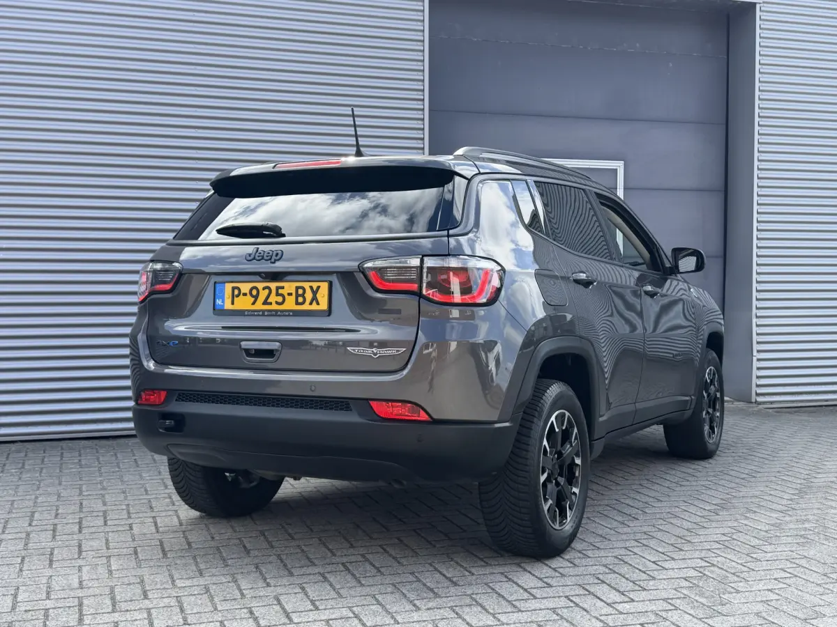 Compass 4xe 240 Plug-in Hybrid Electric Trailhawk I Aut. I Leder I Camera