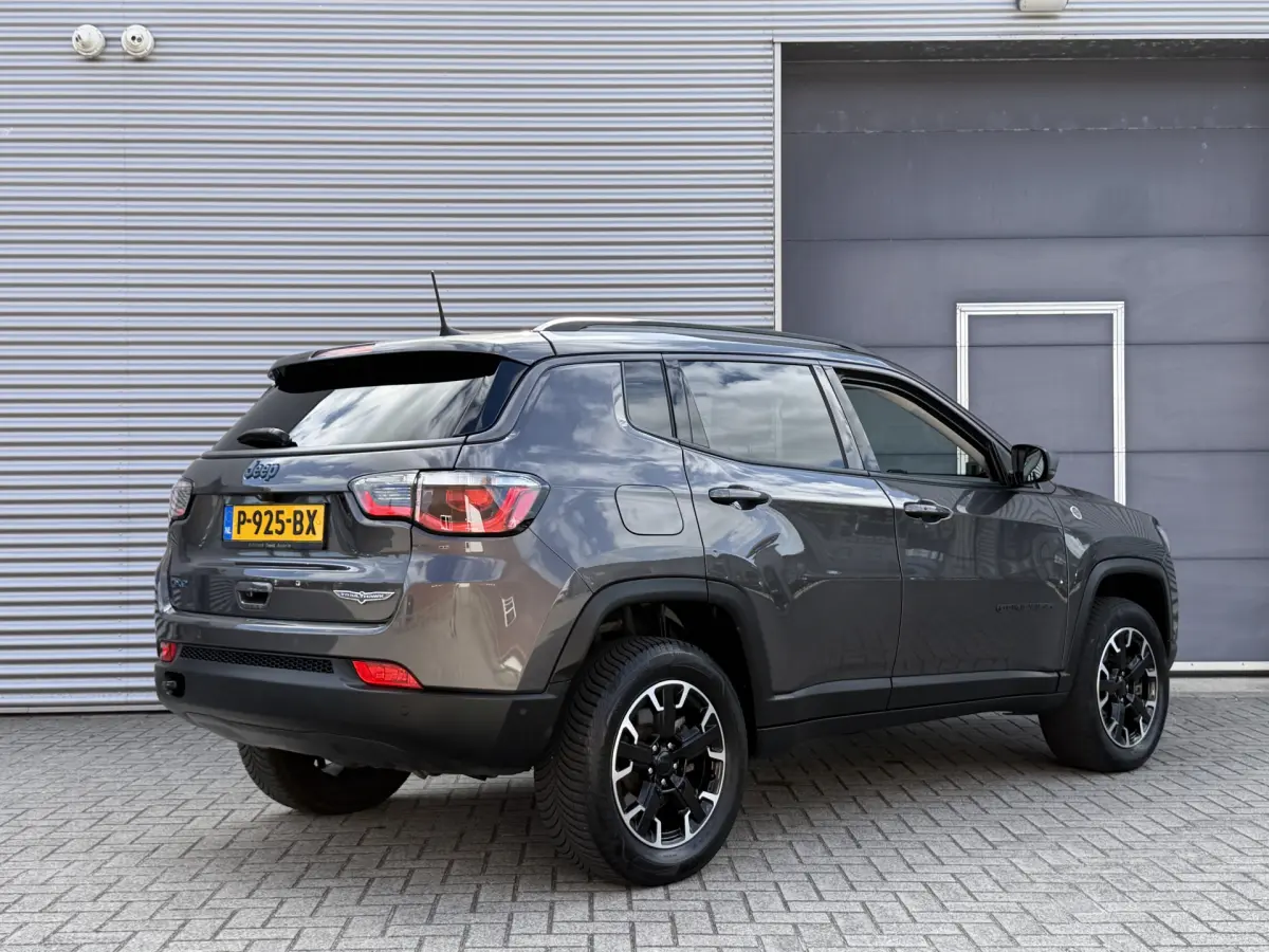 Compass 4xe 240 Plug-in Hybrid Electric Trailhawk I Aut. I Leder I Camera