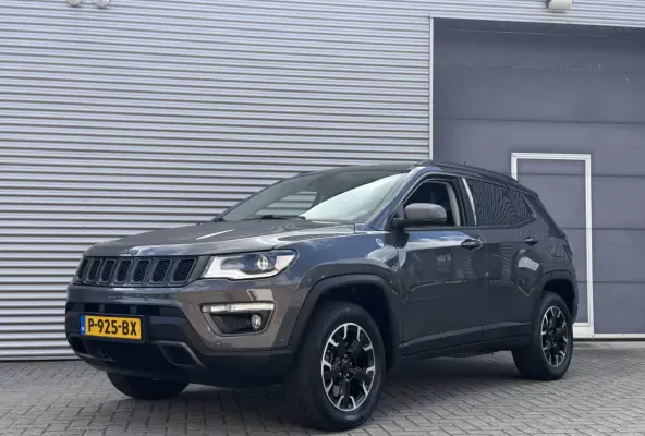 Compass 4xe 240 Plug-in Hybrid Electric Trailhawk I Aut. I Leder I Camera