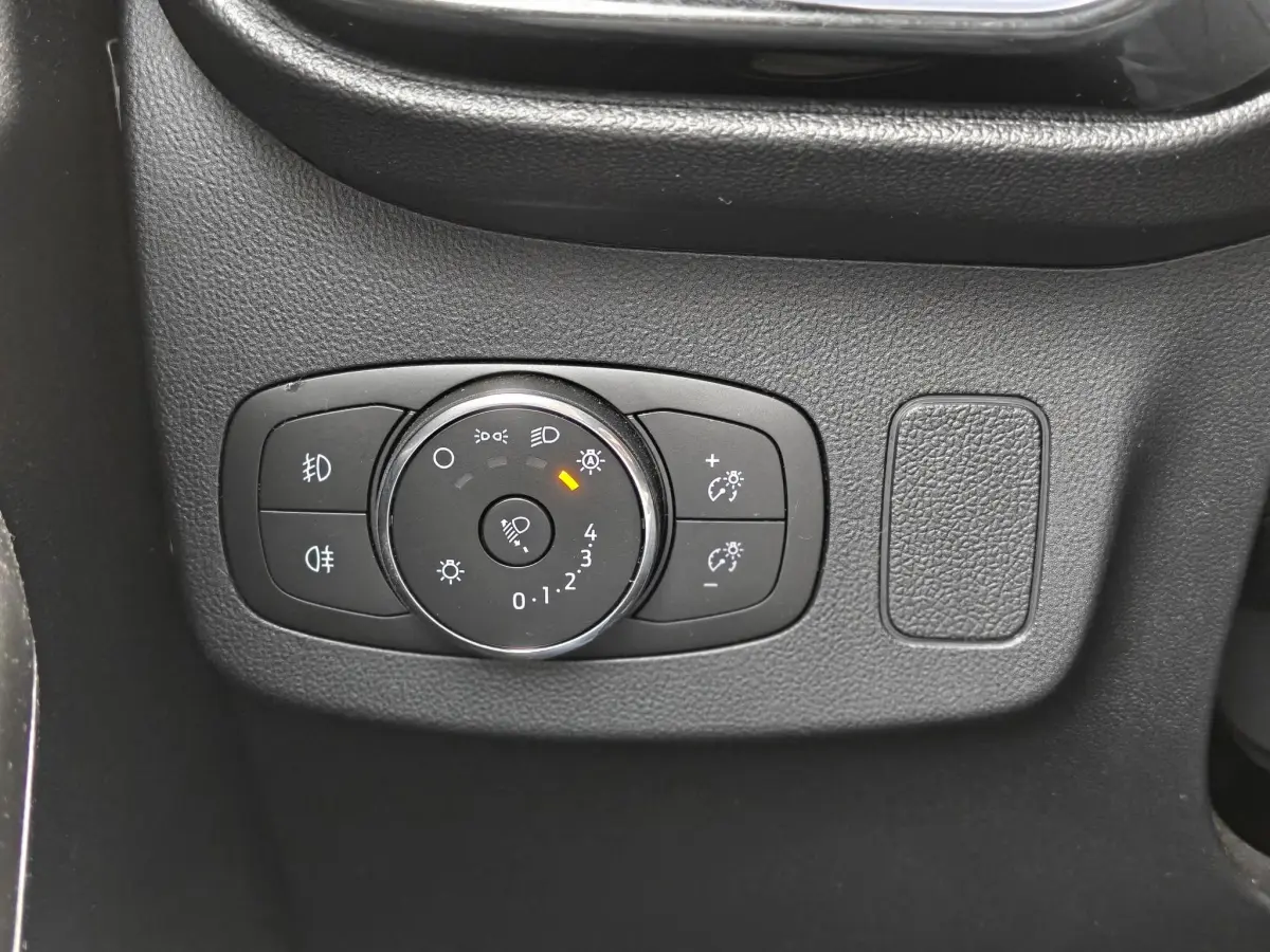 Puma 1.0 EcoBoost Hybrid Titanium | Automaat | Clima | Cruise