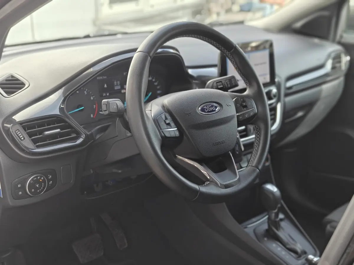 Puma 1.0 EcoBoost Hybrid Titanium | Automaat | Clima | Cruise
