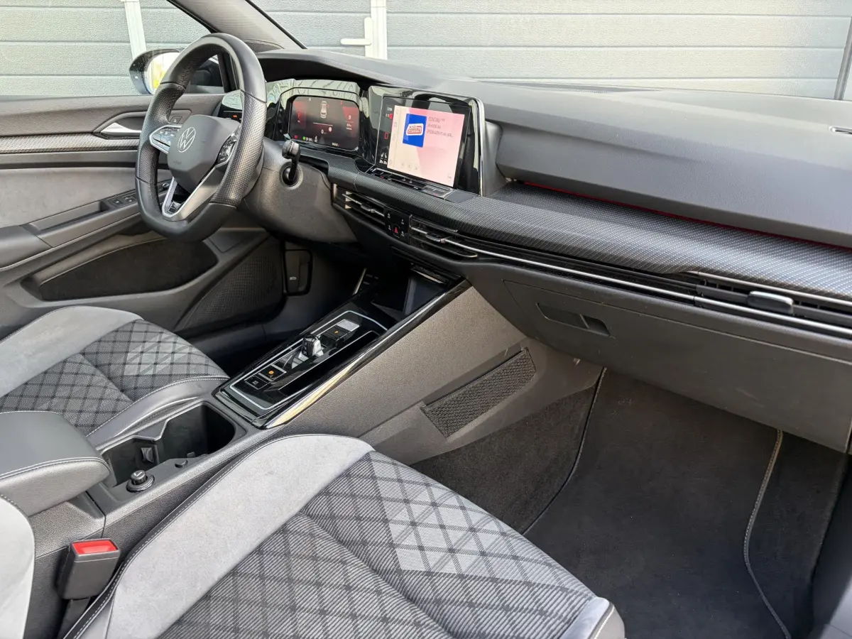 Golf 1.5 eTSI R-Line Business | Panoramadak | Keyless | Stoel verwarming | Camera |