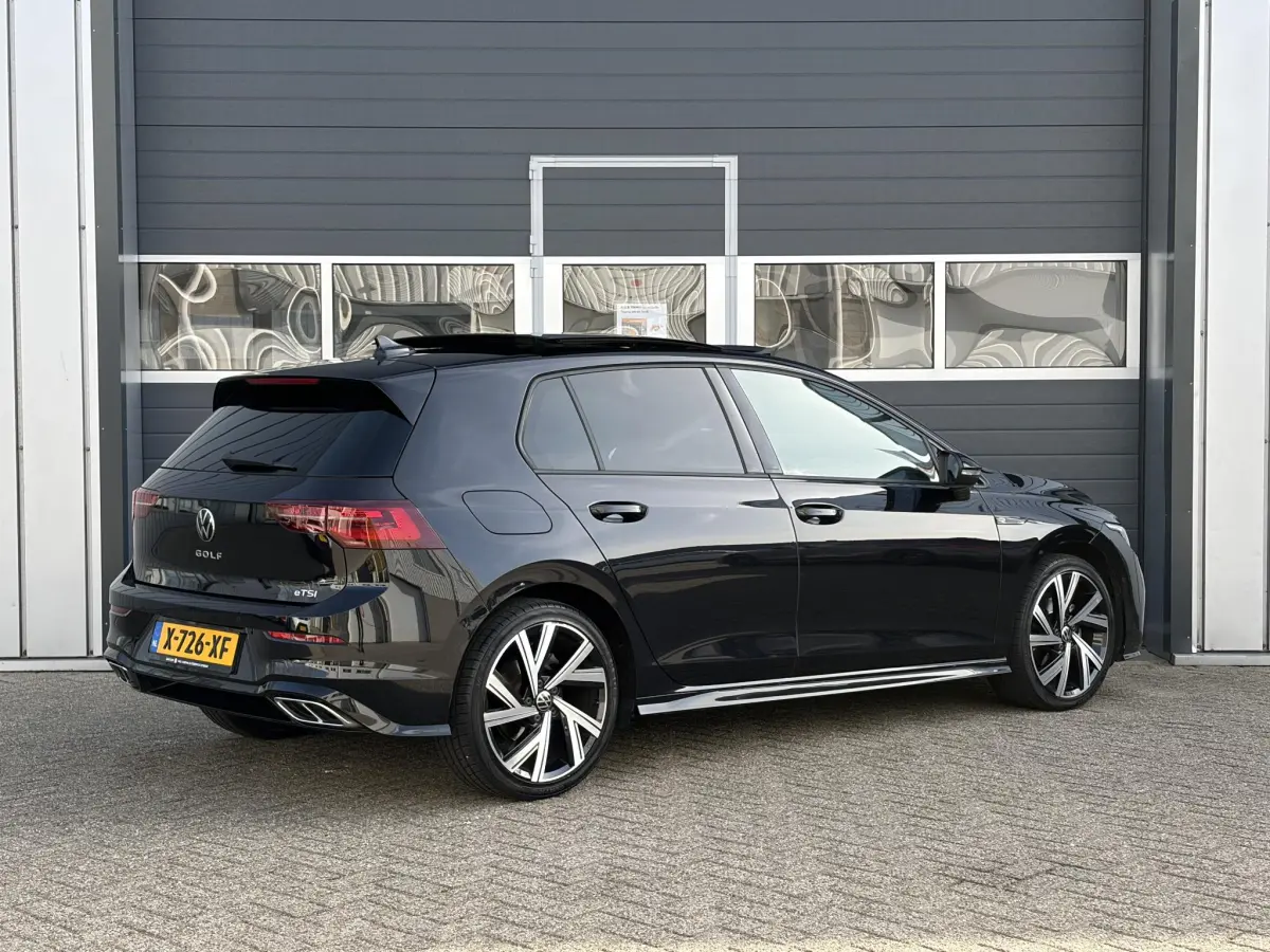Golf 1.5 eTSI R-Line Business | Panoramadak | Keyless | Stoel verwarming | Camera |