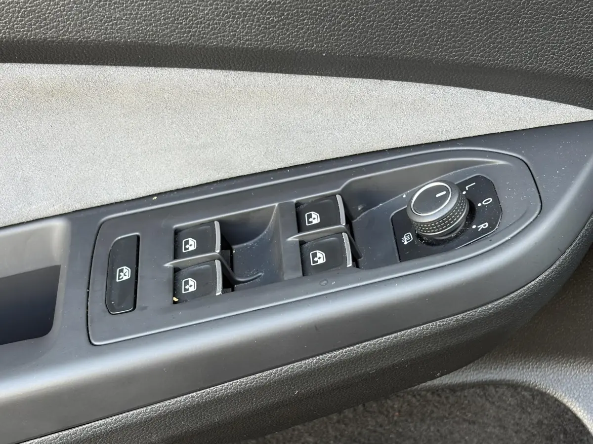 Golf 1.5 eTSI R-Line Business | Panoramadak | Keyless | Stoel verwarming | Camera |