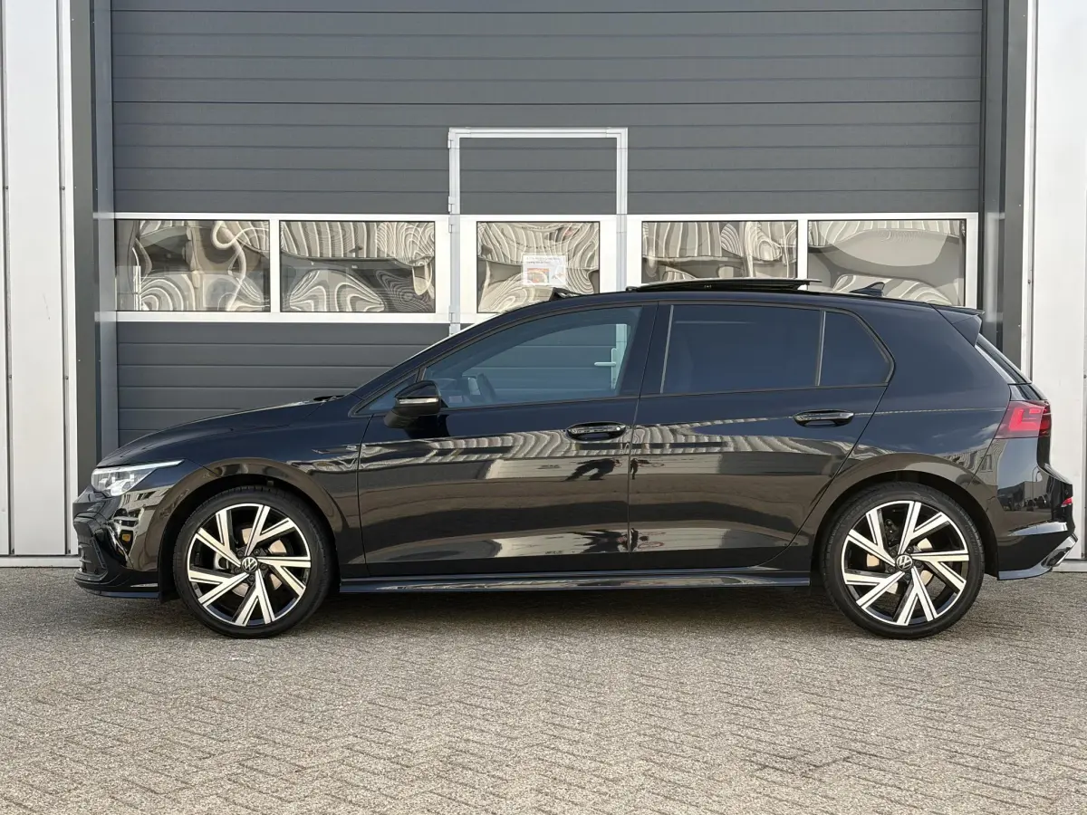 Golf 1.5 eTSI R-Line Business | Panoramadak | Keyless | Stoel verwarming | Camera |