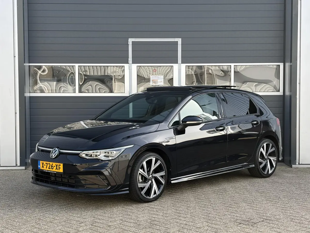 Golf 1.5 eTSI R-Line Business | Panoramadak | Keyless | Stoel verwarming | Camera |