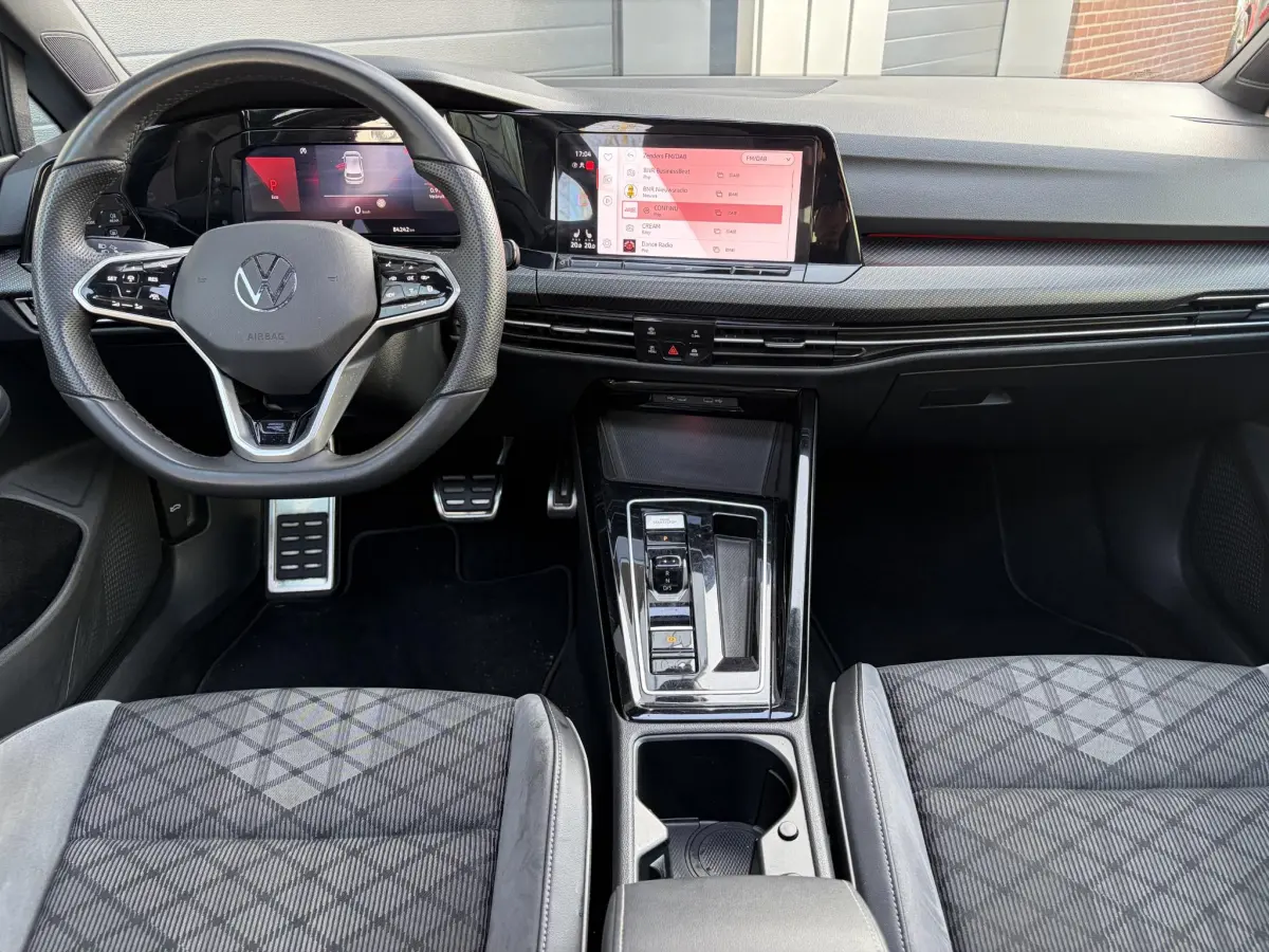 Golf 1.5 eTSI R-Line Business | Panoramadak | Keyless | Stoel verwarming | Camera |