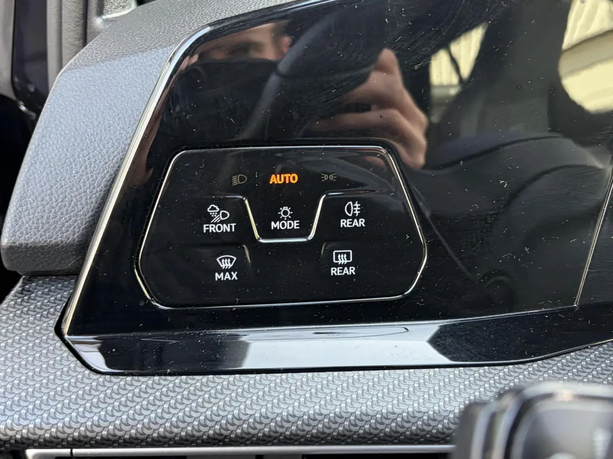 Golf 1.5 eTSI R-Line Business | Panoramadak | Keyless | Stoel verwarming | Camera |