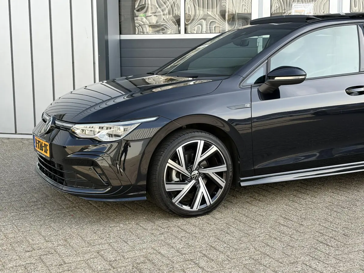 Golf 1.5 eTSI R-Line Business | Panoramadak | Keyless | Stoel verwarming | Camera |