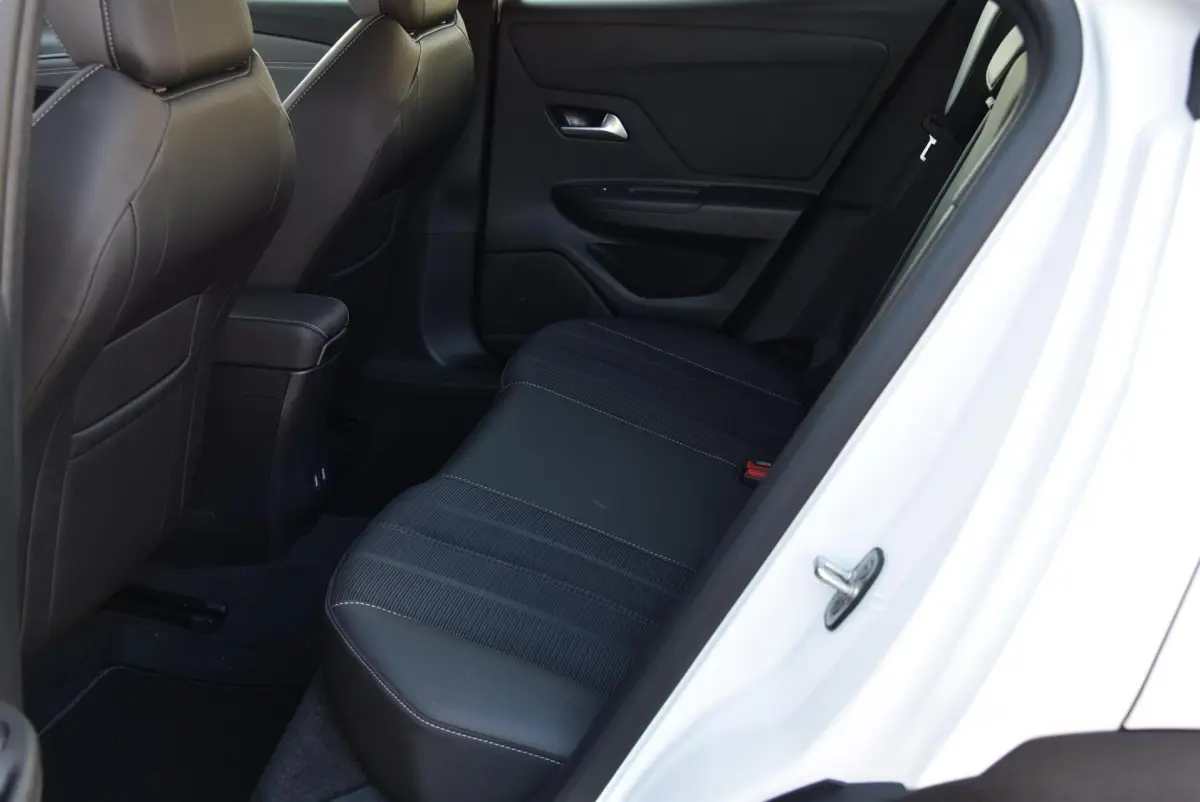 Mokka-e Business Elegance 50-kWh 11kw bl.