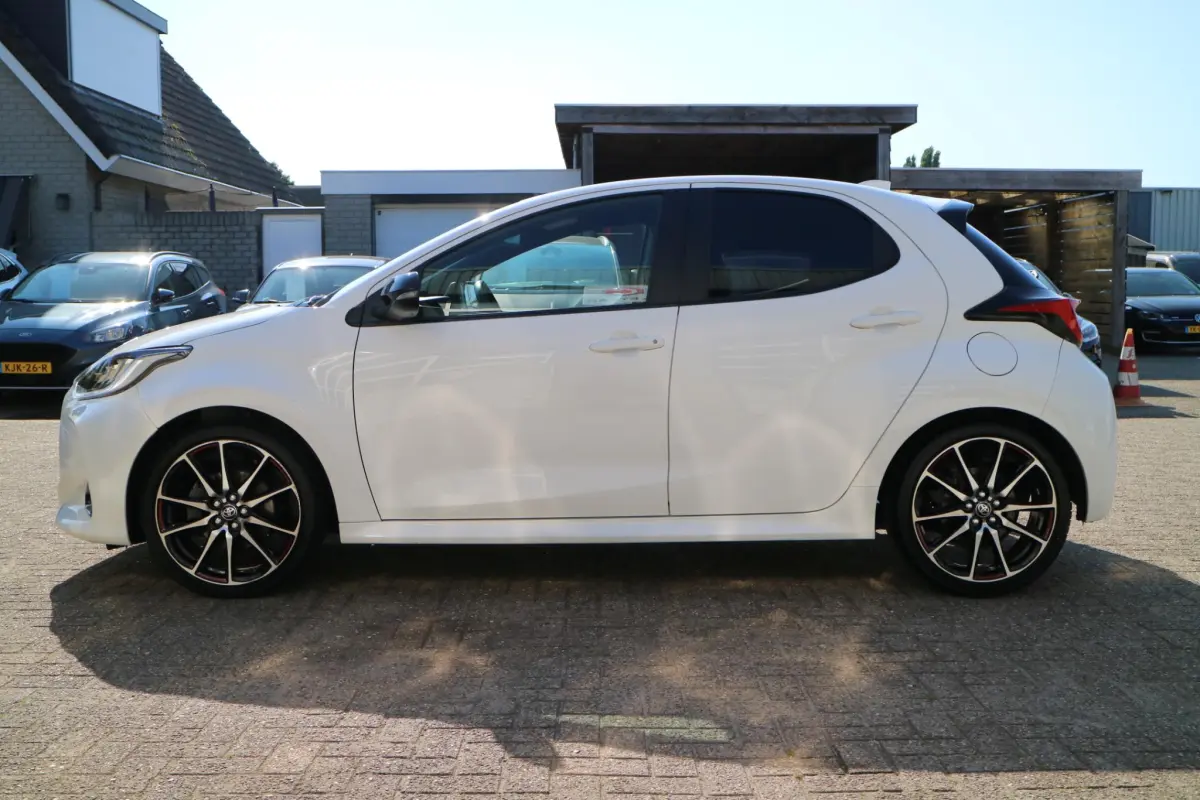 Yaris 1.5 Hybrid GR Sport | Automaat! | Blindspot | Carplay! |