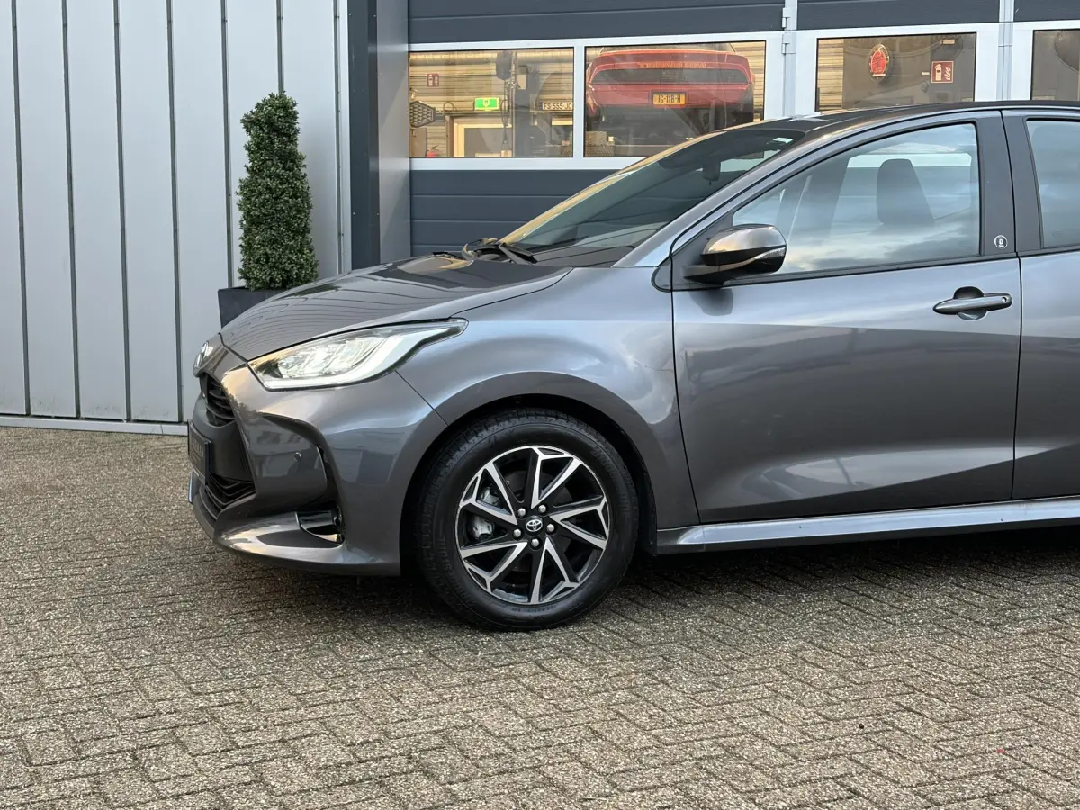 Yaris 1.5-l-VVT-i Hybrid CVT Luxe | LED | Parkeer sensoren | Camera | Dodehoek |