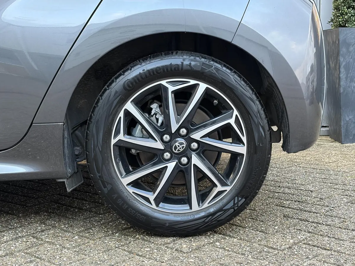 Yaris 1.5-l-VVT-i Hybrid CVT Luxe | LED | Parkeer sensoren | Camera | Dodehoek |