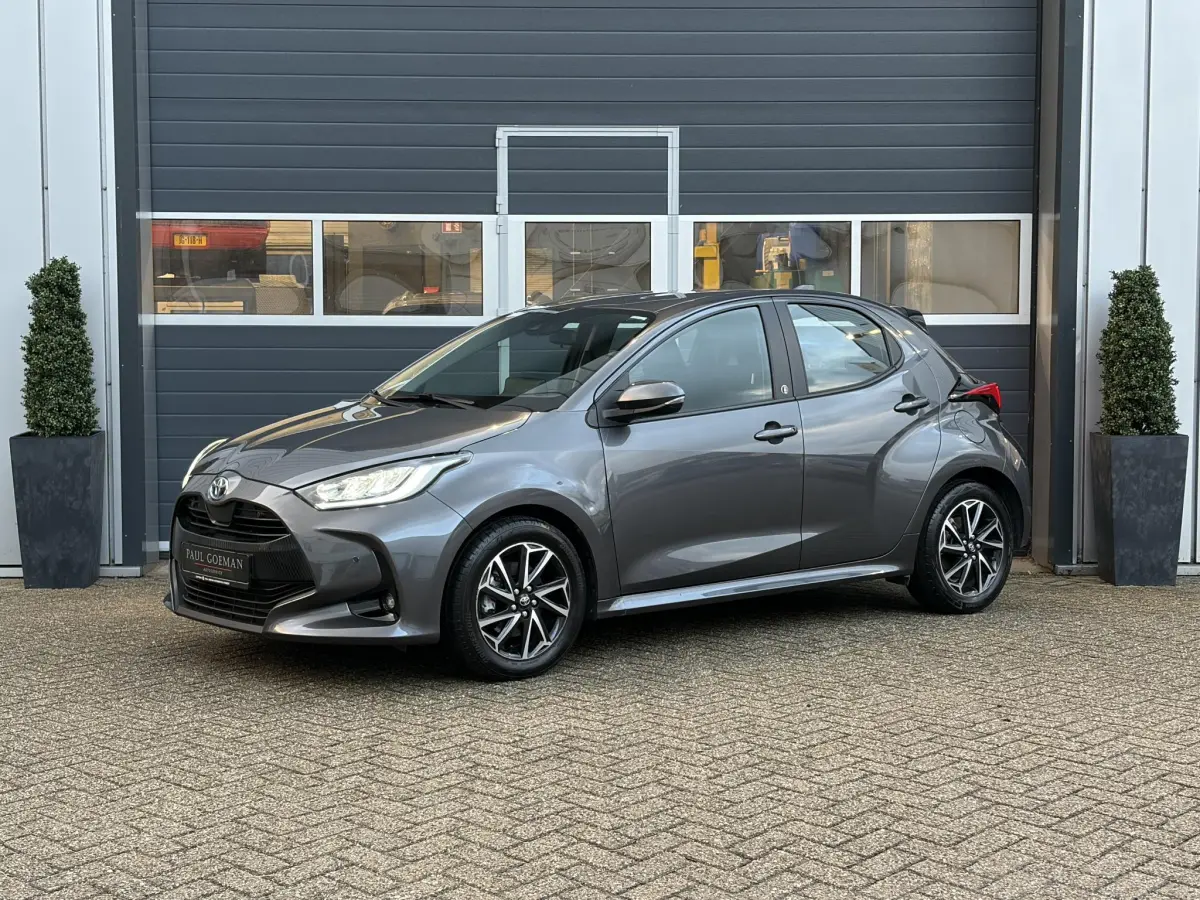 Yaris 1.5-l-VVT-i Hybrid CVT Luxe | LED | Parkeer sensoren | Camera | Dodehoek |