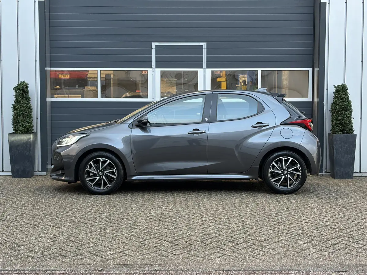 Yaris 1.5-l-VVT-i Hybrid CVT Luxe | LED | Parkeer sensoren | Camera | Dodehoek |