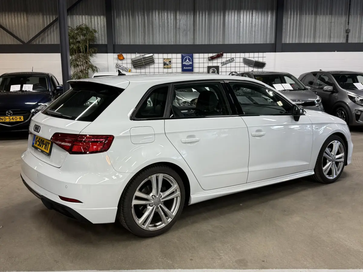 A3 Sportback 30 TFSI Advance Sport // S-line // Virtual dash // pdc