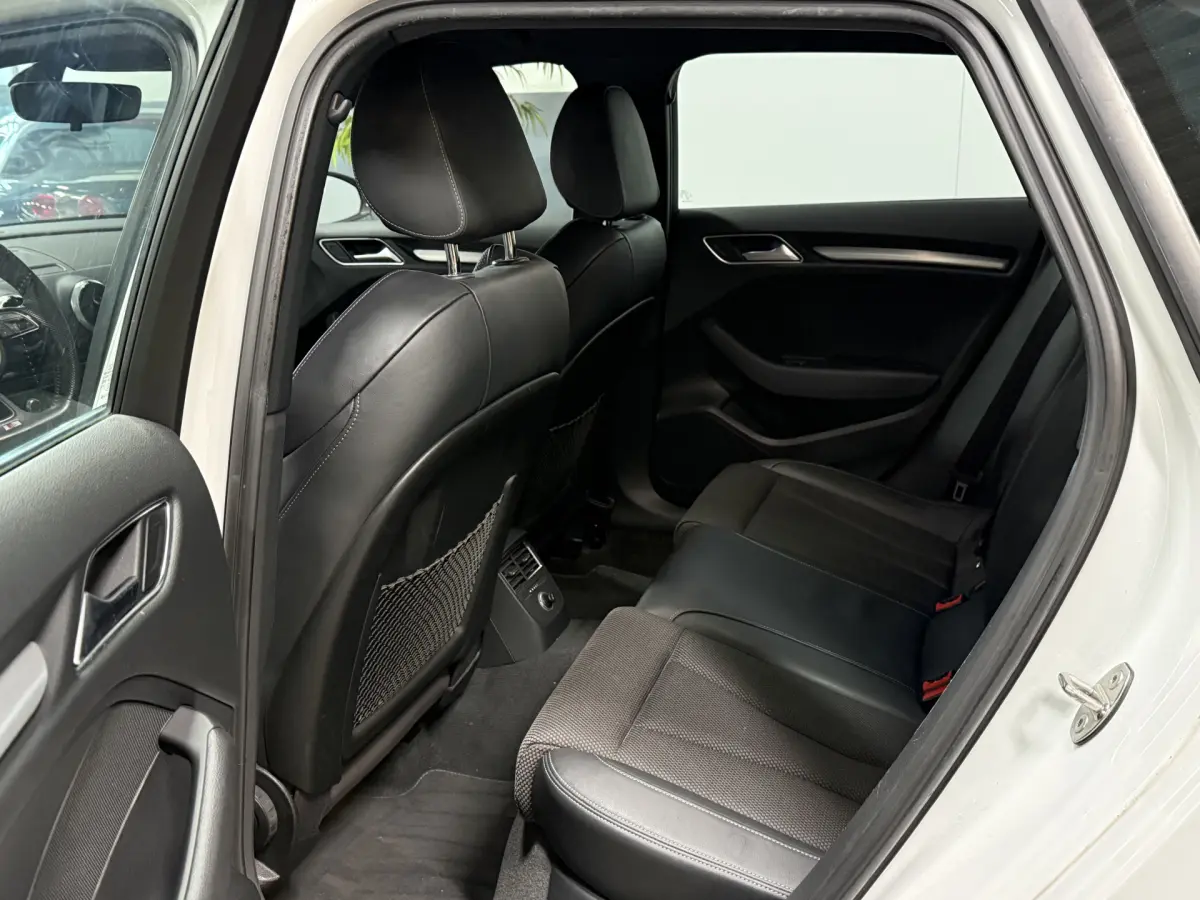A3 Sportback 30 TFSI Advance Sport // S-line // Virtual dash // pdc