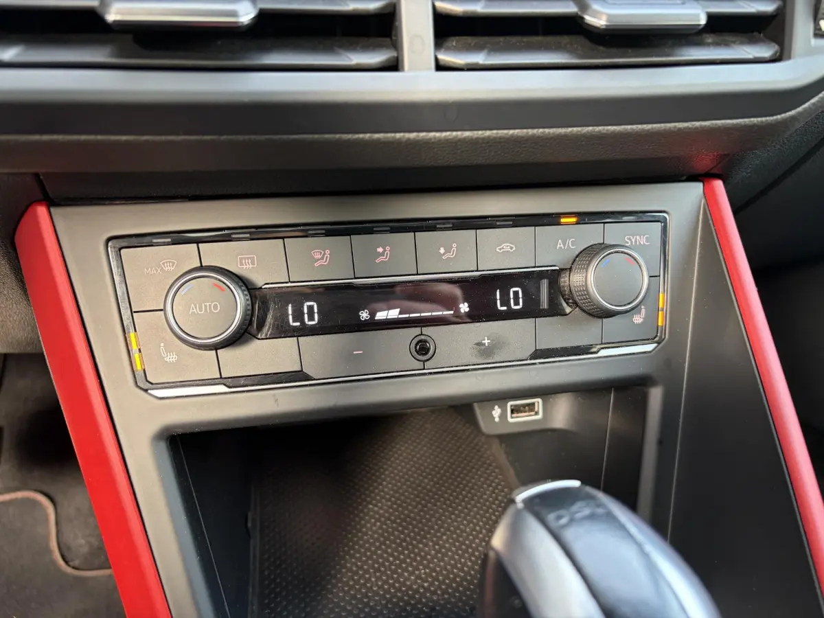 Polo 2.0 TSI GTI | CarPlay | Stoel verwarming | Camera | Pano | LED |