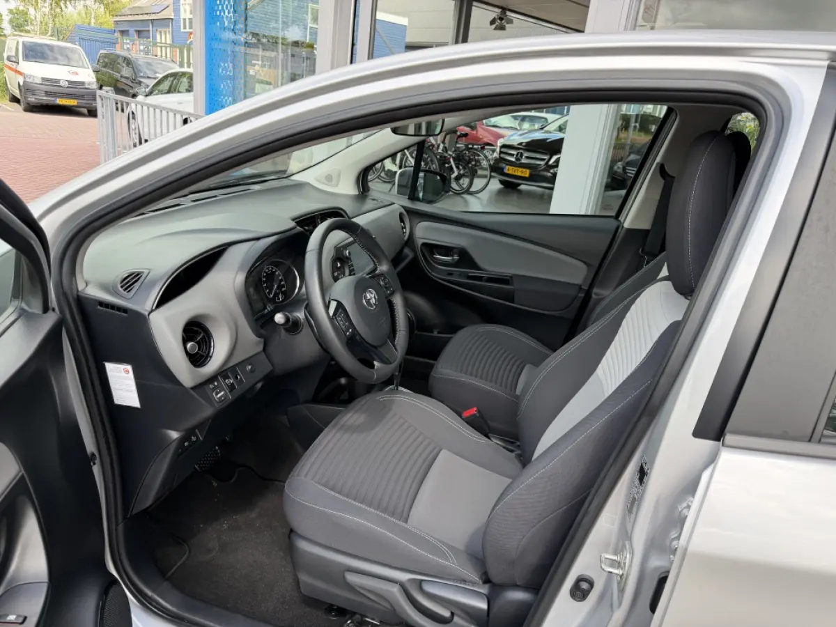 Yaris (Gereserveerd) 1.5 VVT-i Active | Airco | Automaat | Airco | Camera achter
