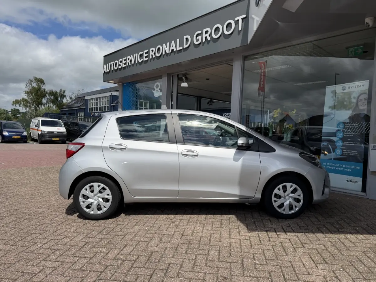Yaris (Gereserveerd) 1.5 VVT-i Active | Airco | Automaat | Airco | Camera achter