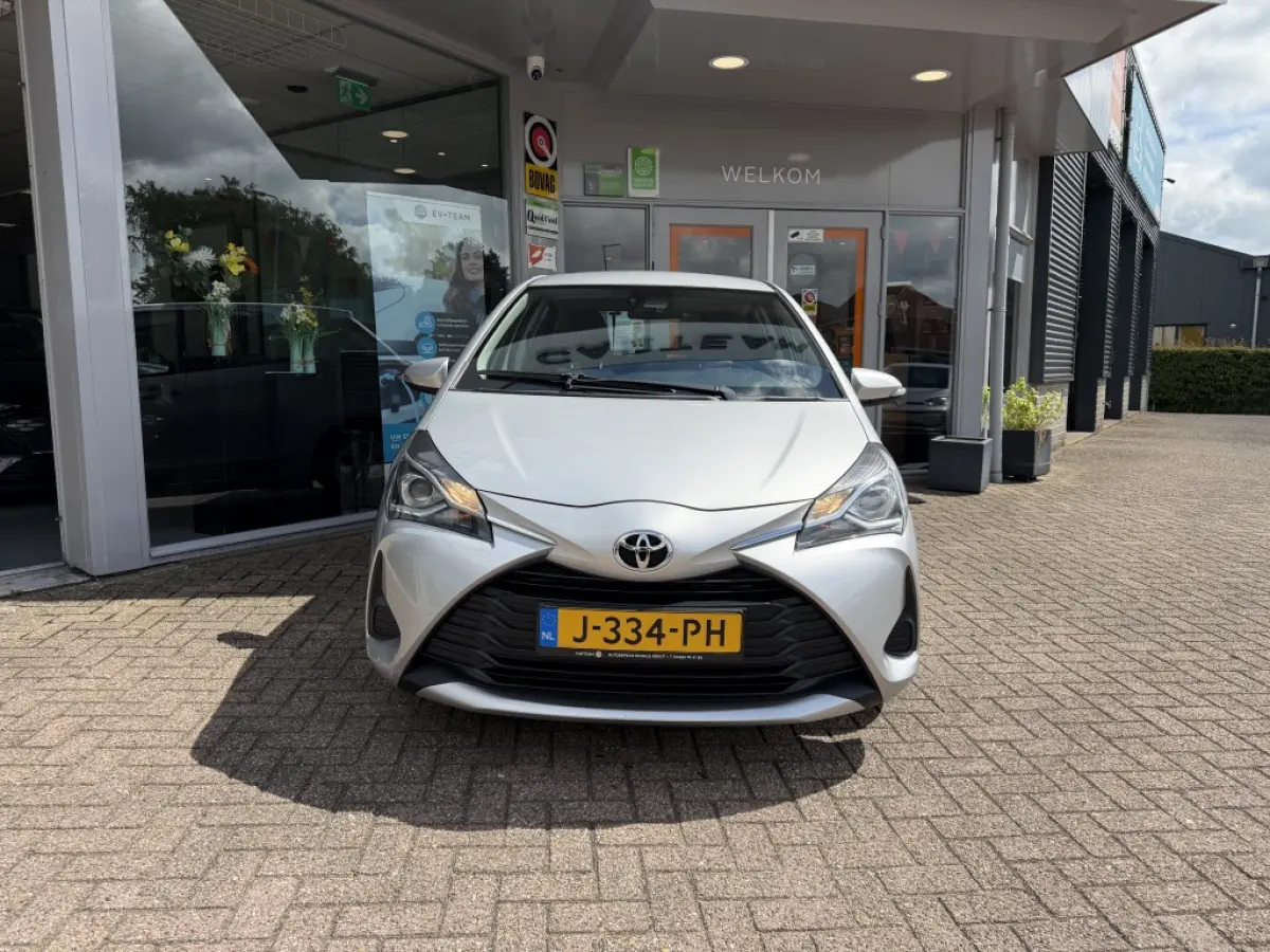 Yaris (Gereserveerd) 1.5 VVT-i Active | Airco | Automaat | Airco | Camera achter