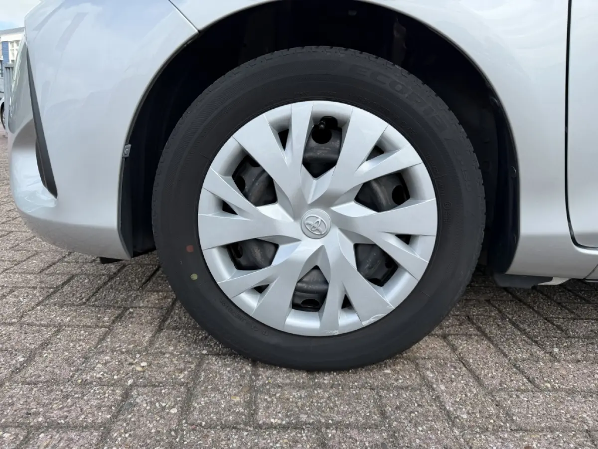 Yaris (Gereserveerd) 1.5 VVT-i Active | Airco | Automaat | Airco | Camera achter