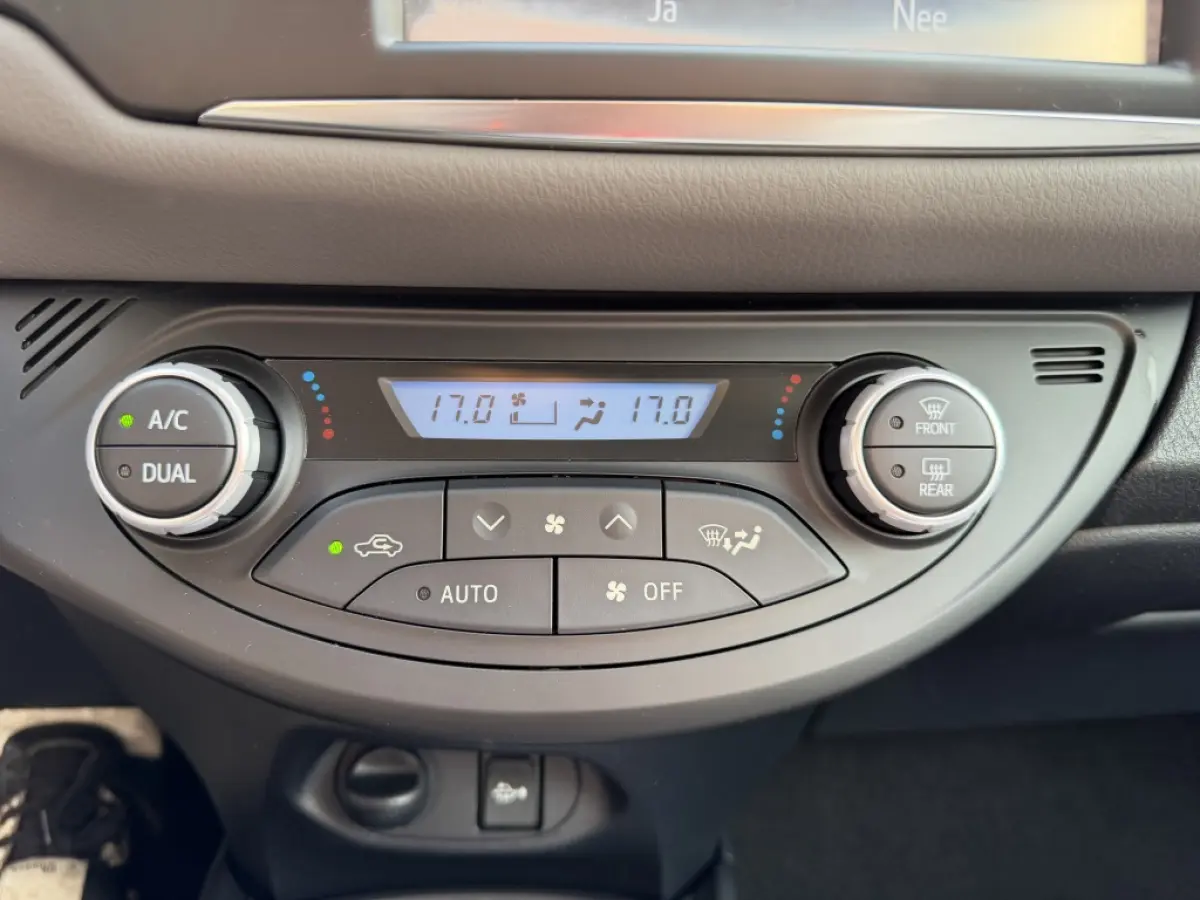 Yaris (Gereserveerd) 1.5 VVT-i Active | Airco | Automaat | Airco | Camera achter