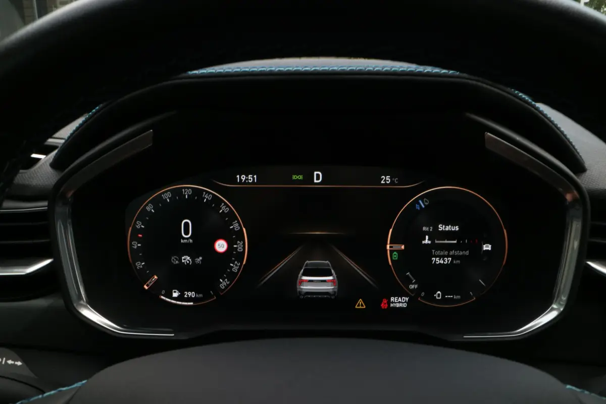01 1.5 Midnight Black | PHEV | LED |