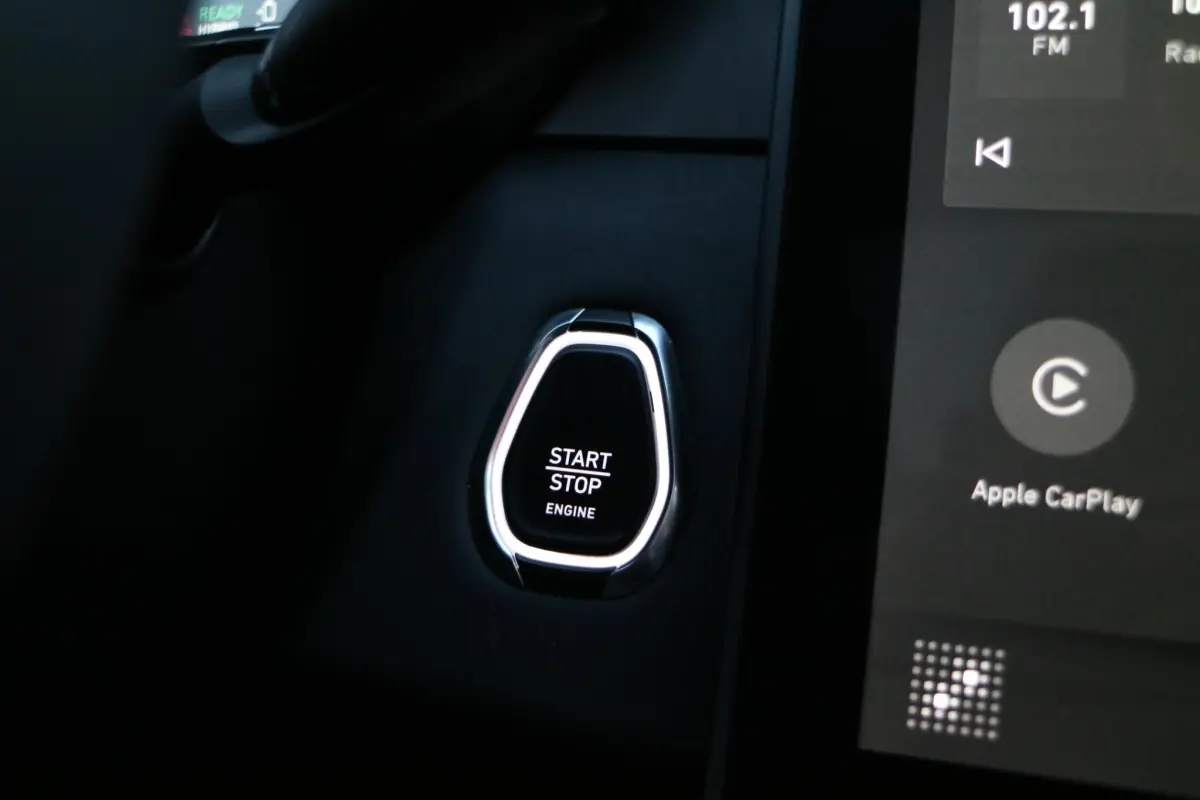 01 1.5 Midnight Black | PHEV | LED |
