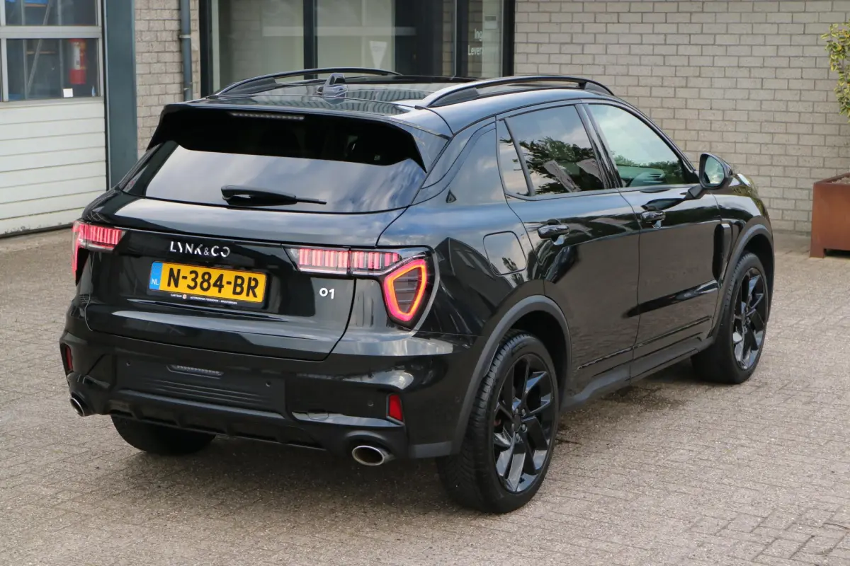 01 1.5 Midnight Black | PHEV | LED |