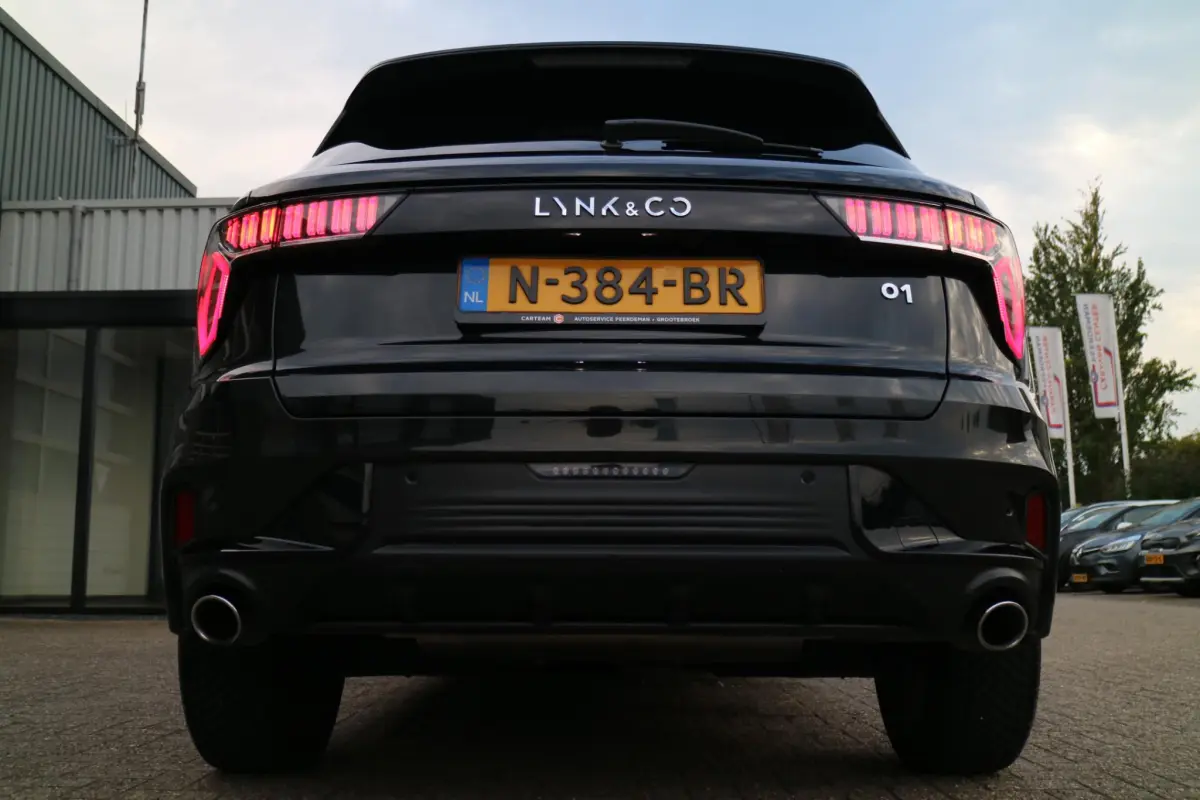 01 1.5 Midnight Black | PHEV | LED |