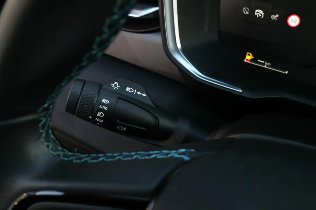 01 1.5 Midnight Black | PHEV | LED |