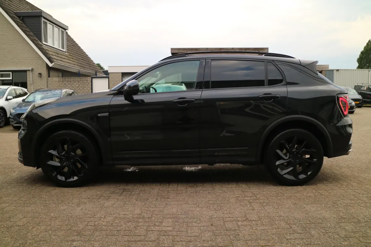 01 1.5 Midnight Black | PHEV | LED |