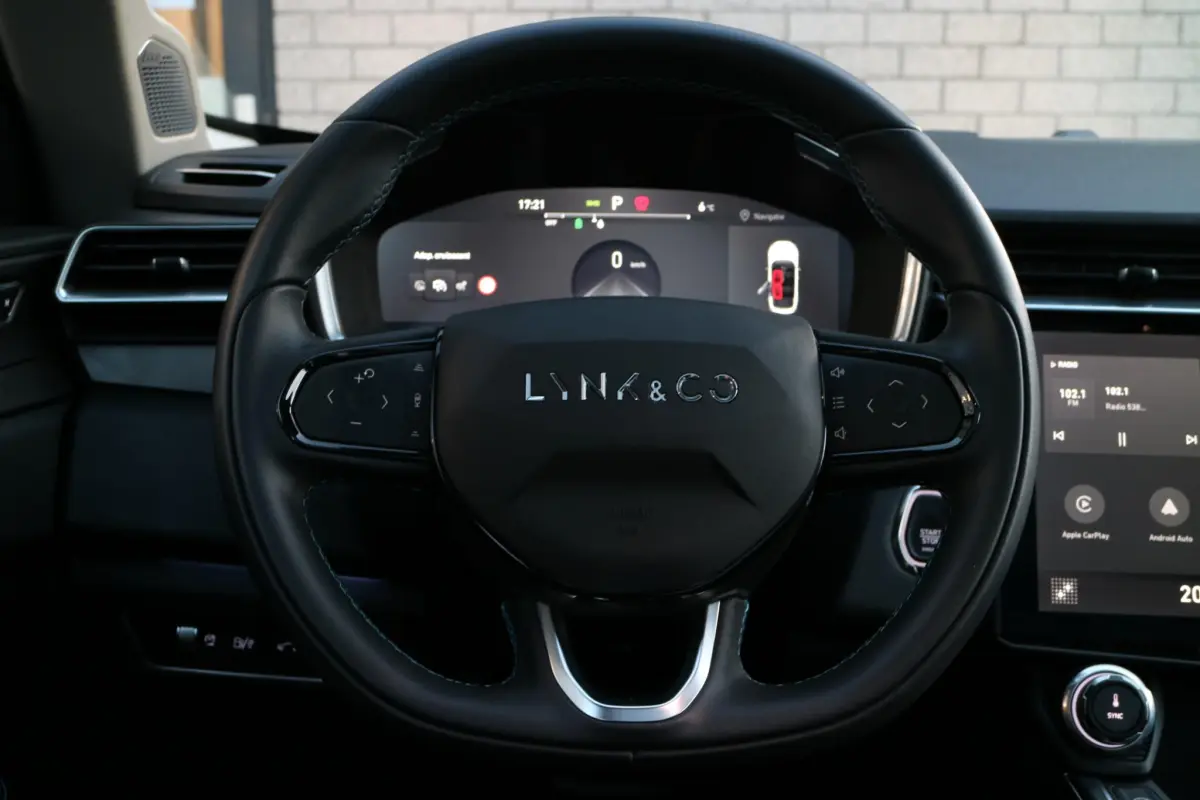 01 1.5 Midnight Black | PHEV | LED |