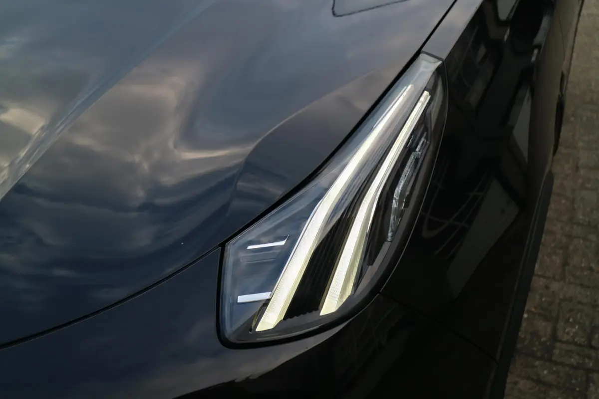 01 1.5 Midnight Black | PHEV | LED |