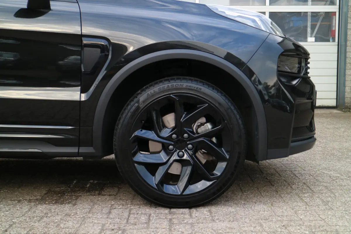 01 1.5 Midnight Black | PHEV | LED |