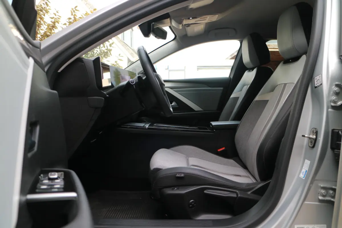 Astra 1.6 Turbo Plug In Hybrid Ultimate | AGR Stoelen! | Camera | Compleet! |