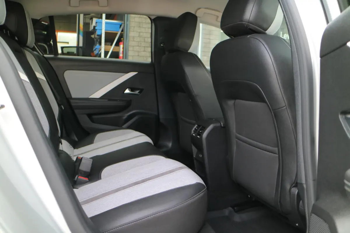 Astra 1.6 Turbo Plug In Hybrid Ultimate | AGR Stoelen! | Camera | Compleet! |