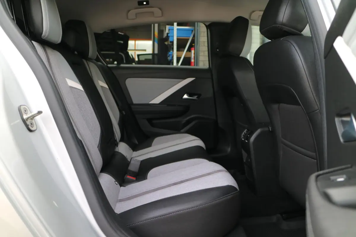 Astra 1.6 Turbo Plug In Hybrid Ultimate | AGR Stoelen! | Camera | Compleet! |