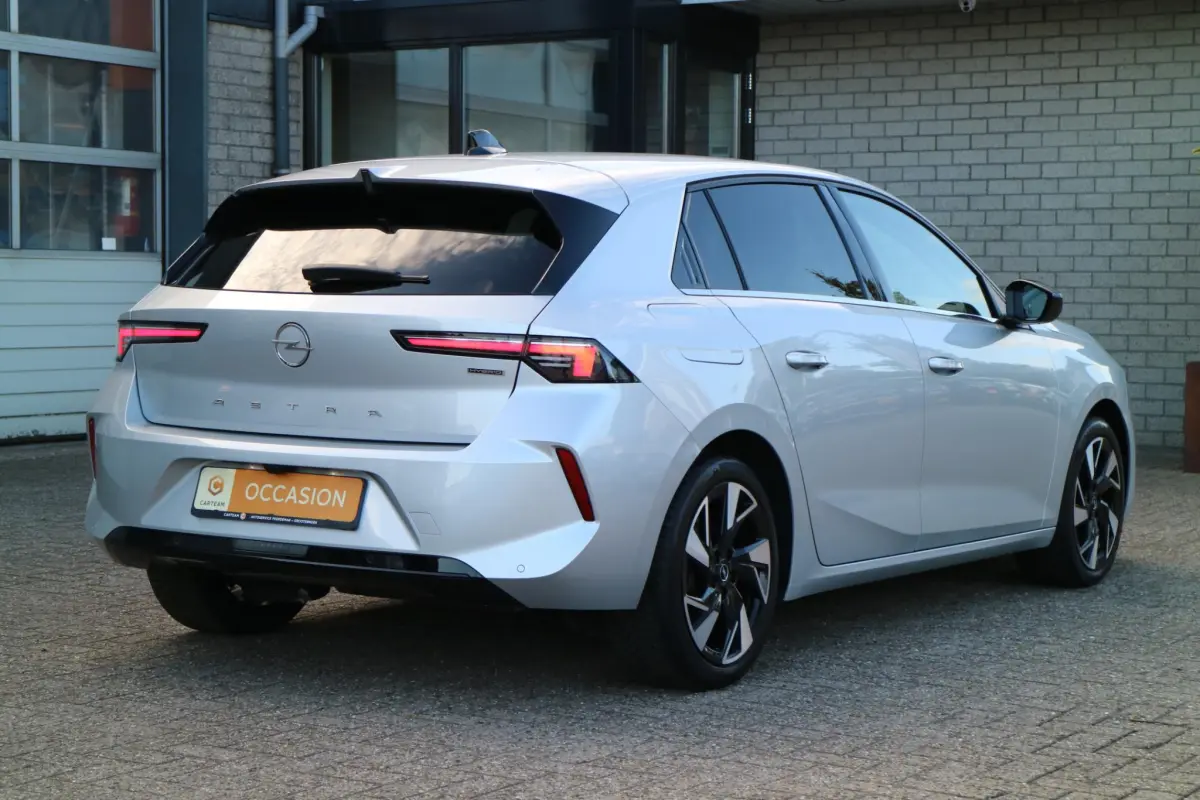 Astra 1.6 Turbo Plug In Hybrid Ultimate | AGR Stoelen! | Camera | Compleet! |