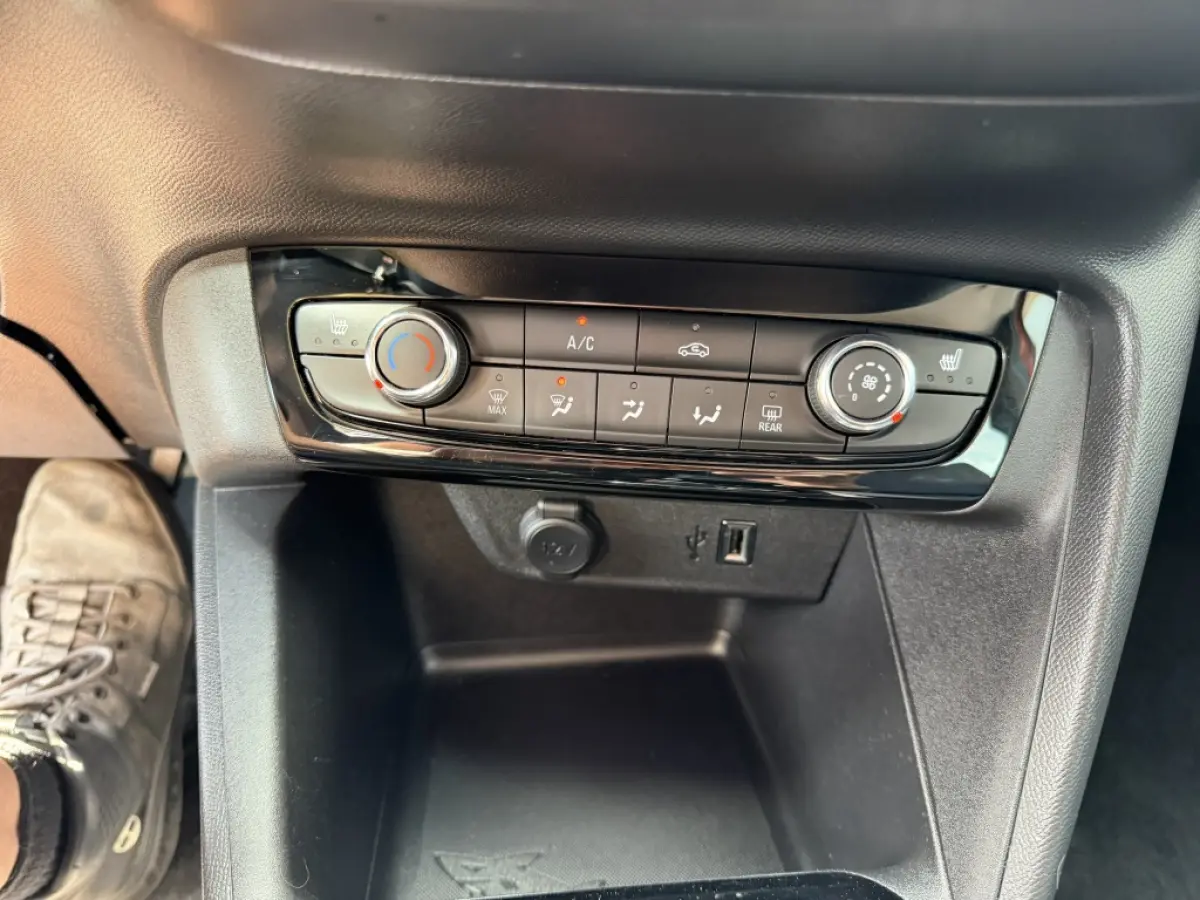 Corsa (Gereserveerd) 1.2 Elegance | Carplay | Airco | Cruise | Nieuwe Distributie | Automaat
