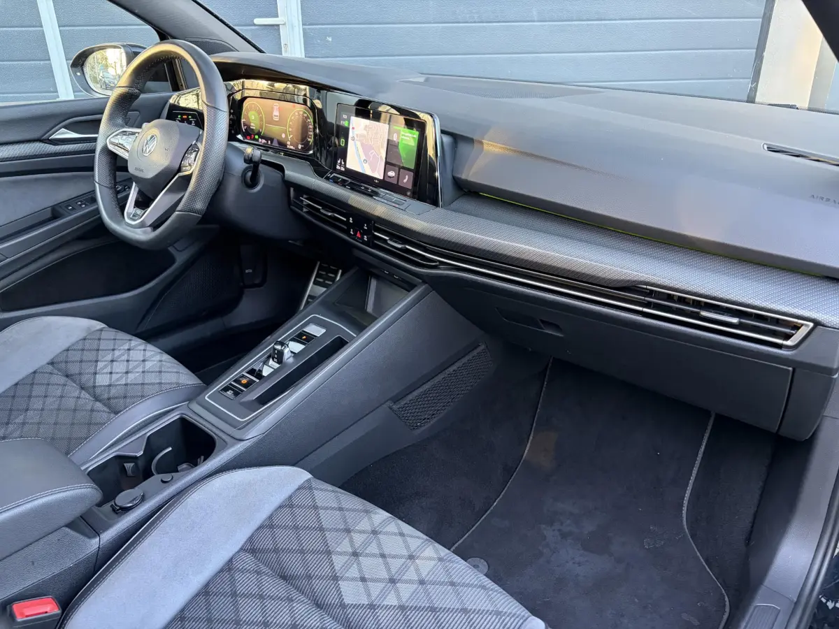 Golf 1.5 eTSI R-Line | Pano | LED | Stoel verwarming | 3x R-Line | Camera |