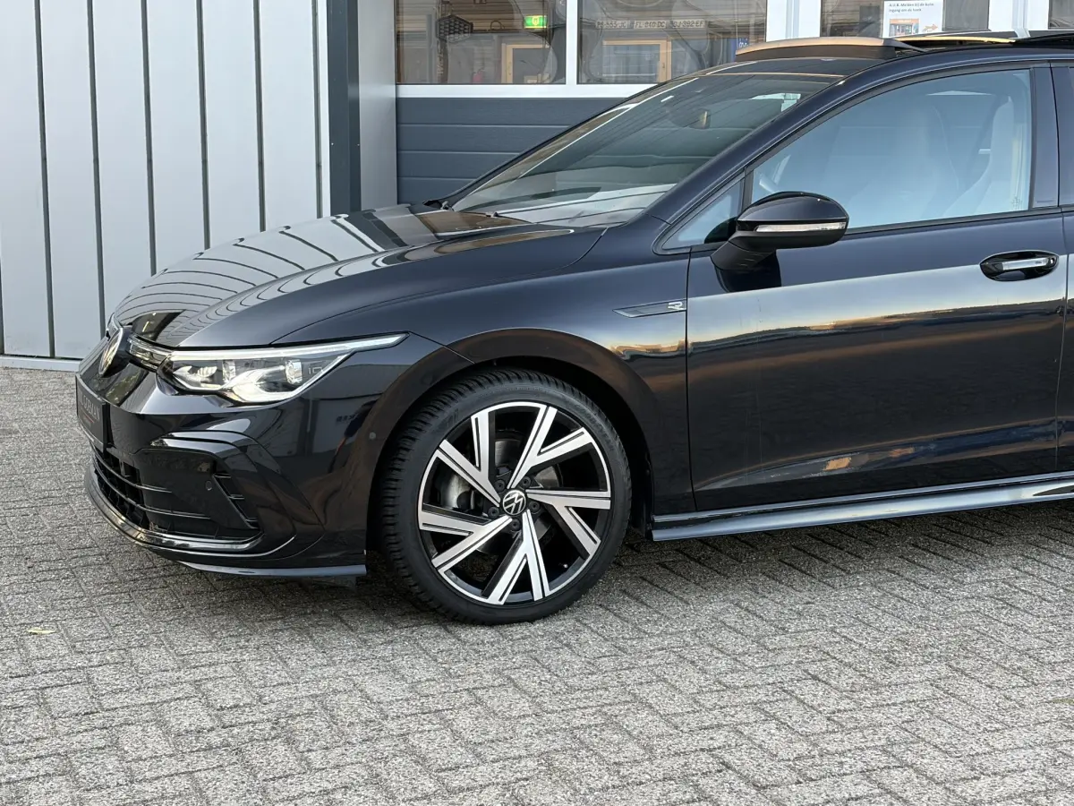 Golf 1.5 eTSI R-Line | Pano | LED | Stoel verwarming | 3x R-Line | Camera |