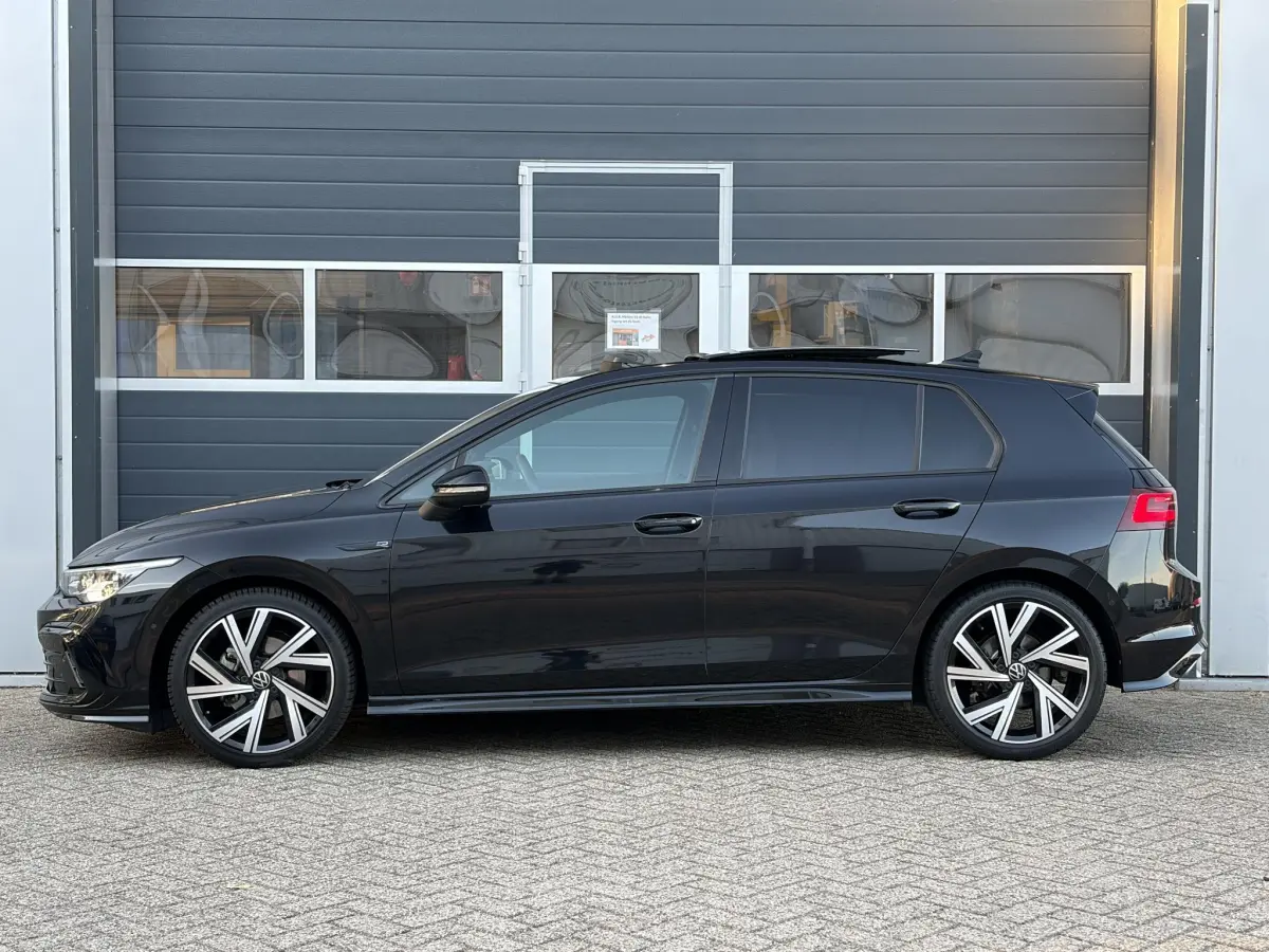 Golf 1.5 eTSI R-Line | Pano | LED | Stoel verwarming | 3x R-Line | Camera |