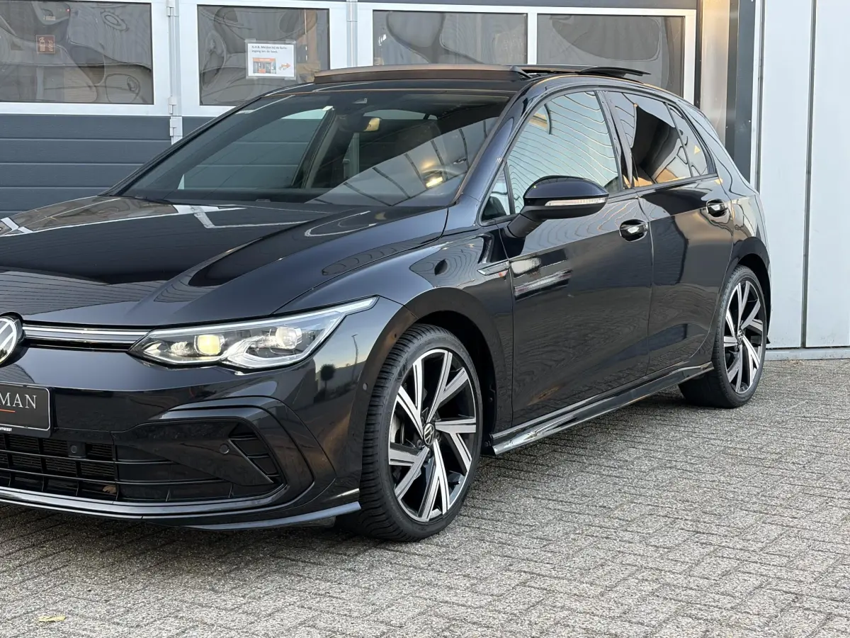 Golf 1.5 eTSI R-Line | Pano | LED | Stoel verwarming | 3x R-Line | Camera |