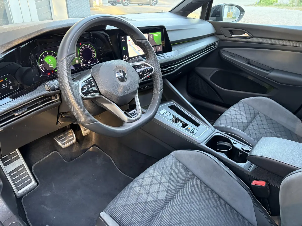 Golf 1.5 eTSI R-Line | Pano | LED | Stoel verwarming | 3x R-Line | Camera |